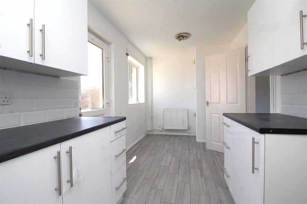 Property photo 3 of 10 Kitchen Diner.Jpg