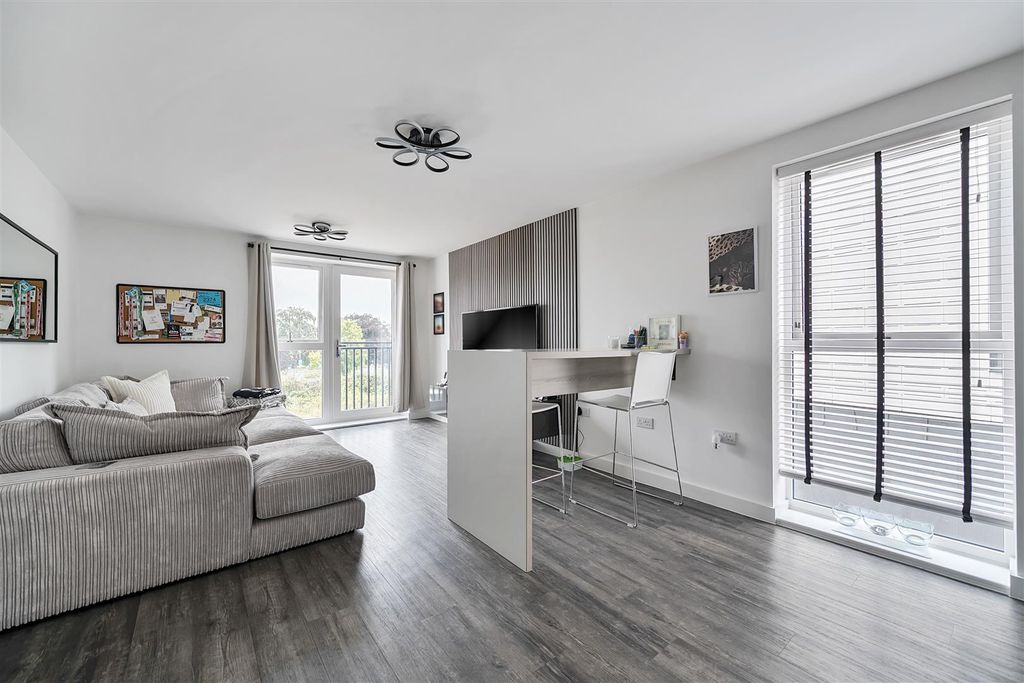 Property photo 3 of 14 1330735-4-6880E825A2772.Jpg