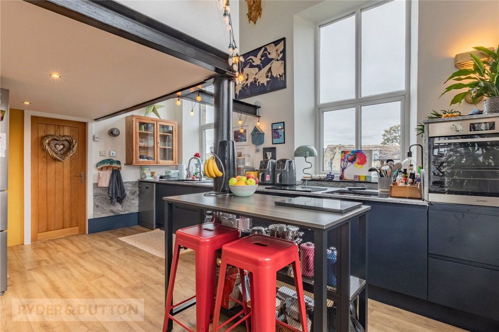 Property photo 3 of 19 Kitchen