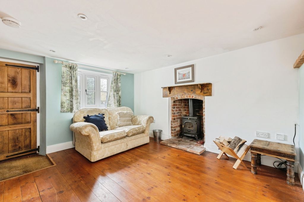 Property photo 2 of 11 Lounge