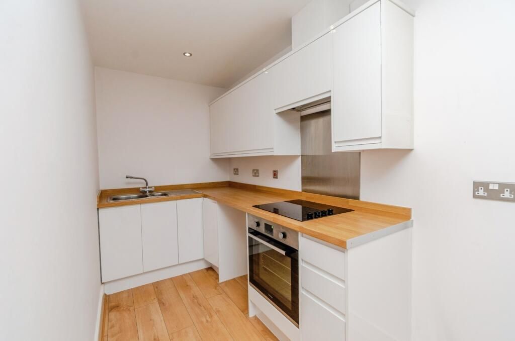 Property photo 2 of 9 Kitchen