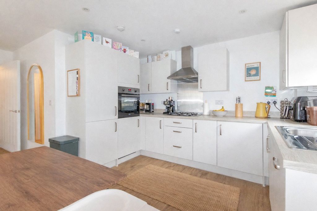 Property photo 1 of 12 Picture No. 24