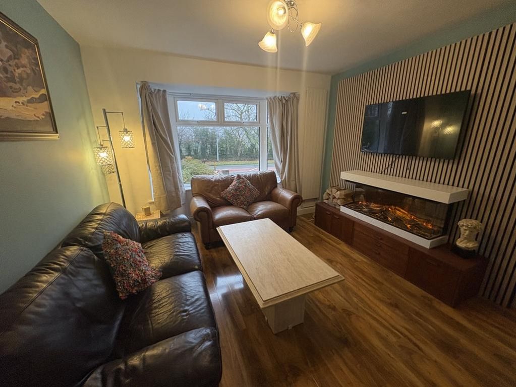 Property photo 3 of 13 Lounge