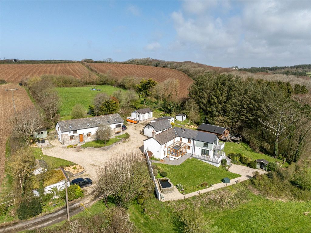 Property photo 2 of 35 Close Drone