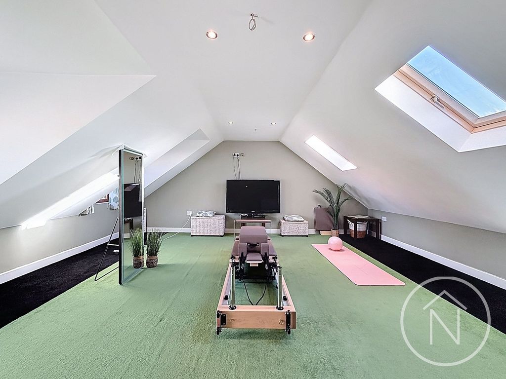 Property photo 3 of 44