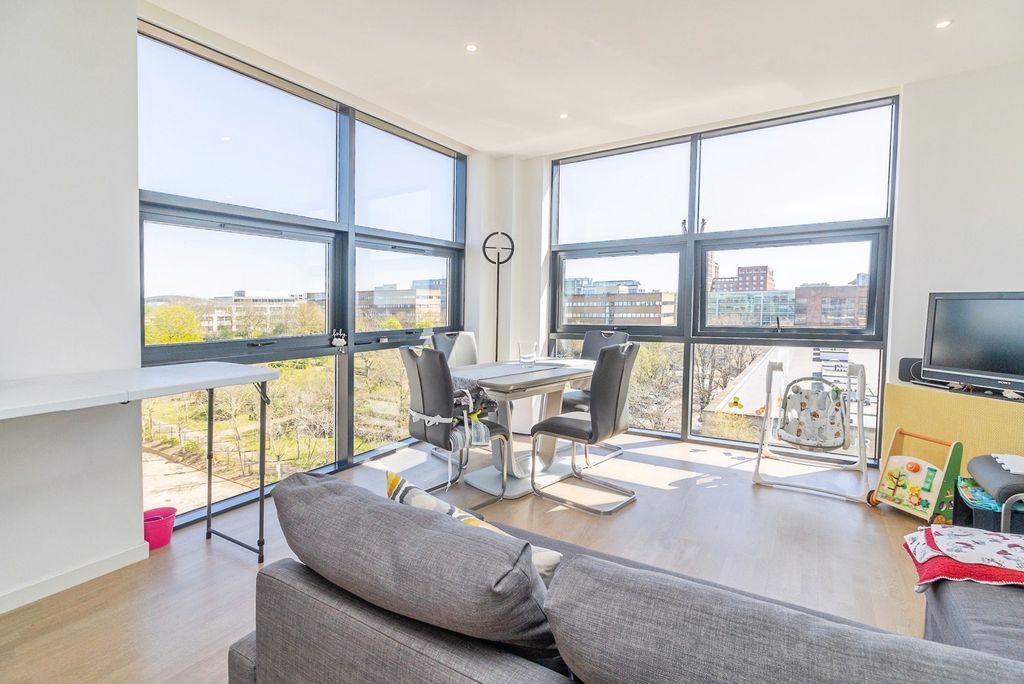 Property photo 1 of 17 Pbox-Img.Jpg