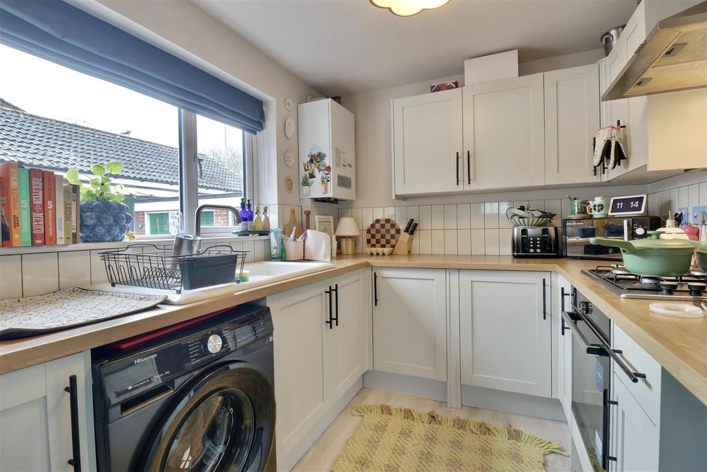 Property photo 2 of 16 68D8C6B9-71DC-466A-8Da0-4C679Da0Da3D_1_201_A.Jpeg