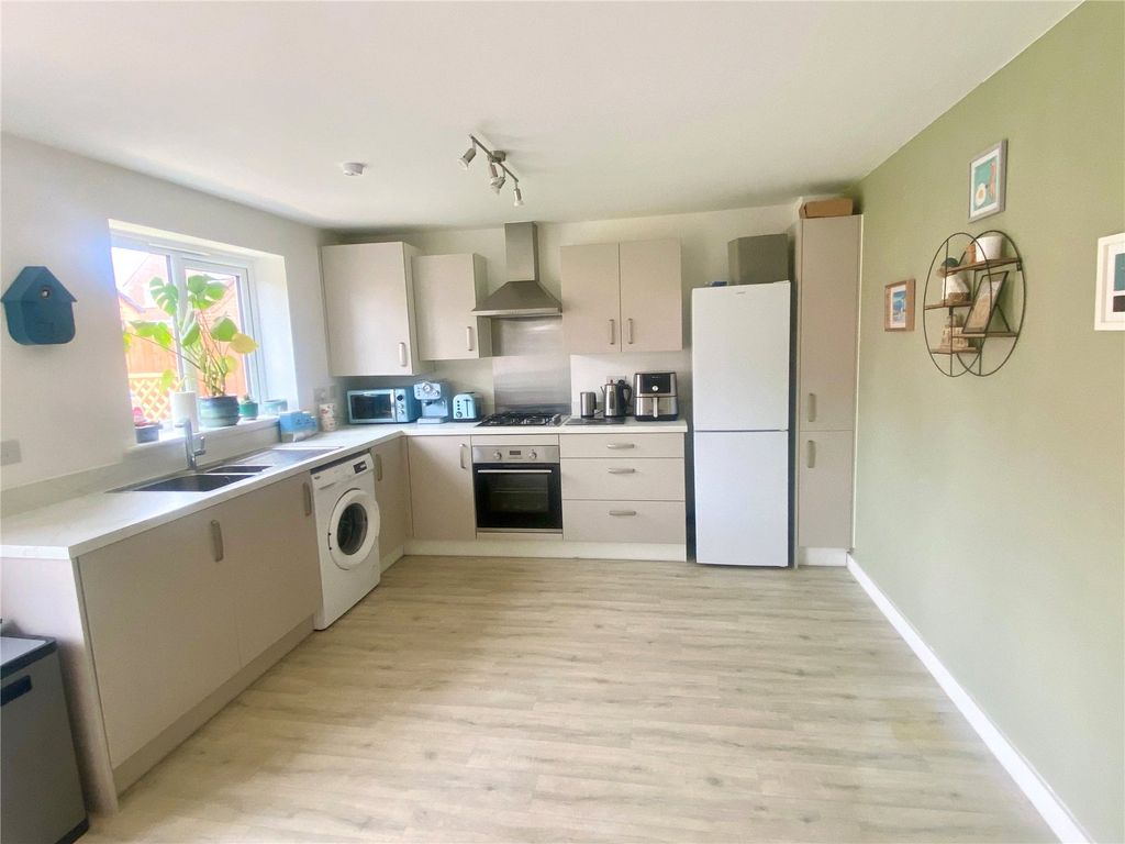 Property photo 3 of 17 Picture No. 11