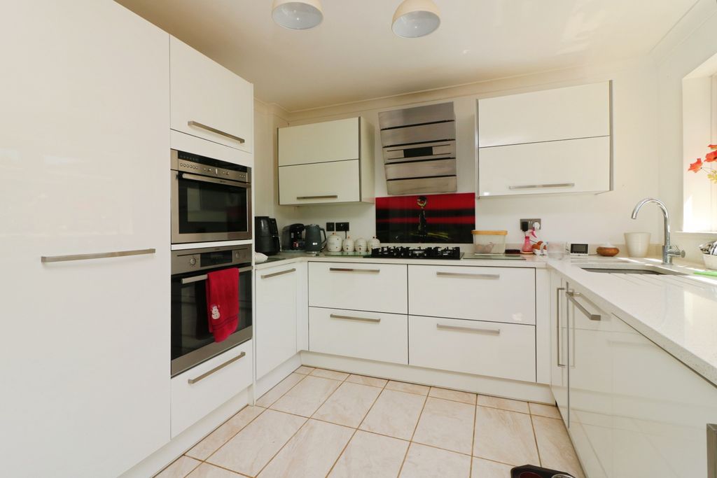 Property photo 3 of 18