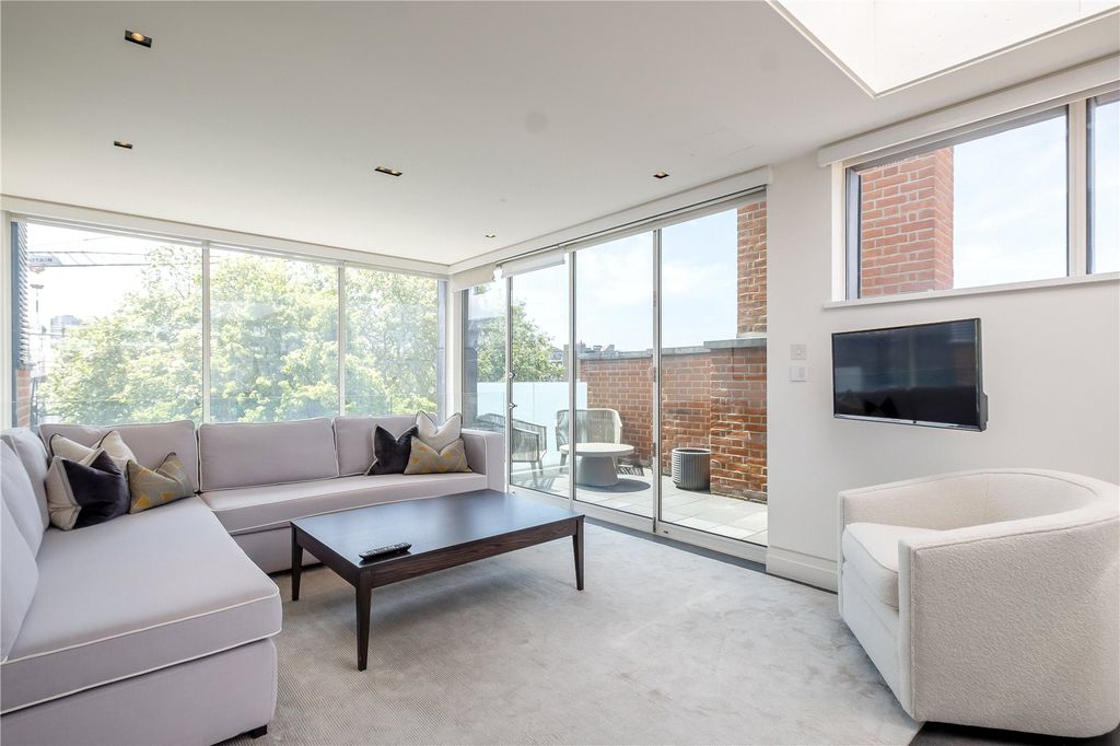 Property photo 2 of 39 Picture No. 30