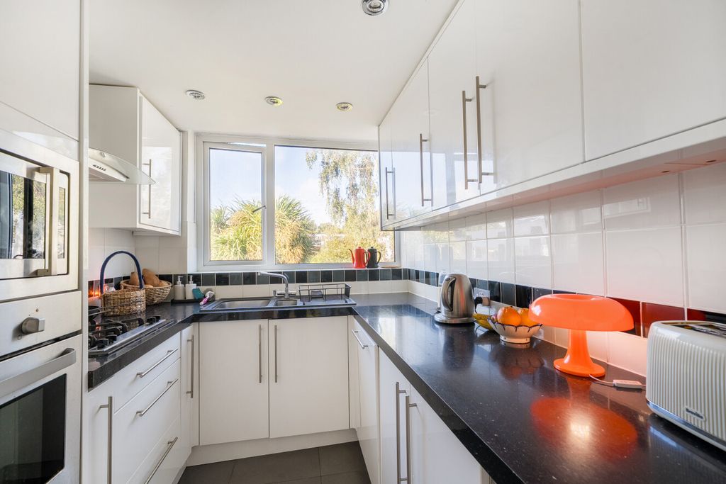 Property photo 3 of 17 1516079-10-6Aa035...