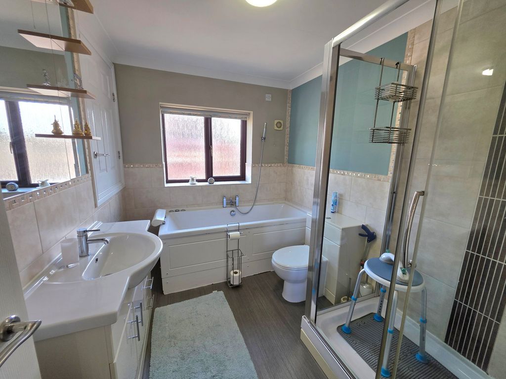 Property photo 2 of 38 Family Bathroom