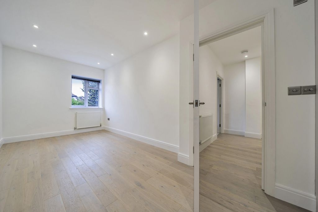 Property photo 2 of 11 Bedroom