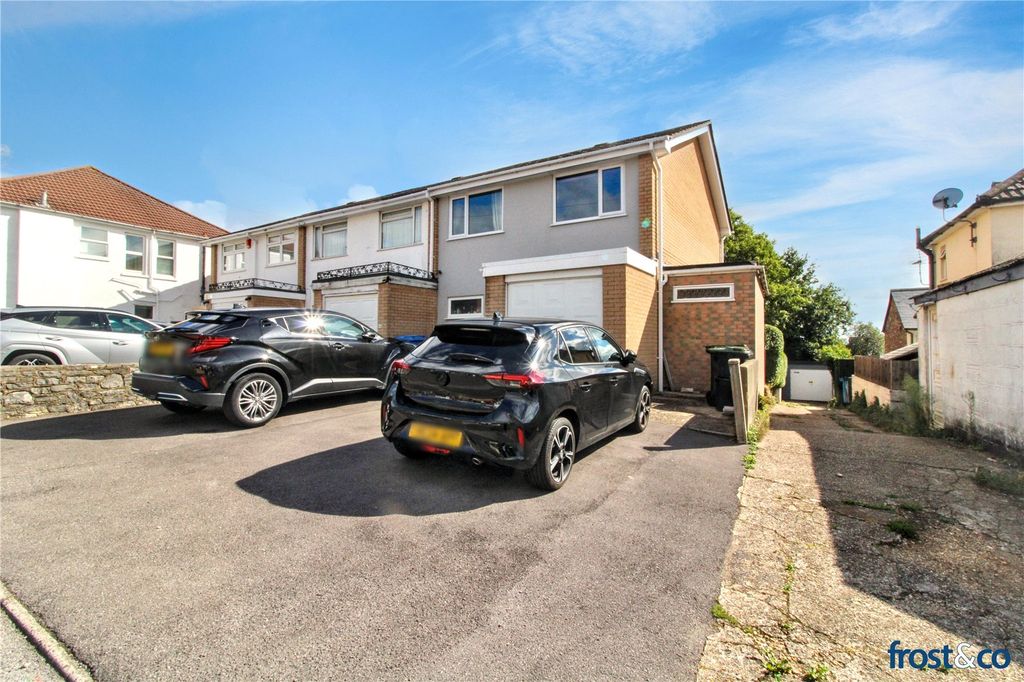 Property photo 1 of 19 Churchill Road
