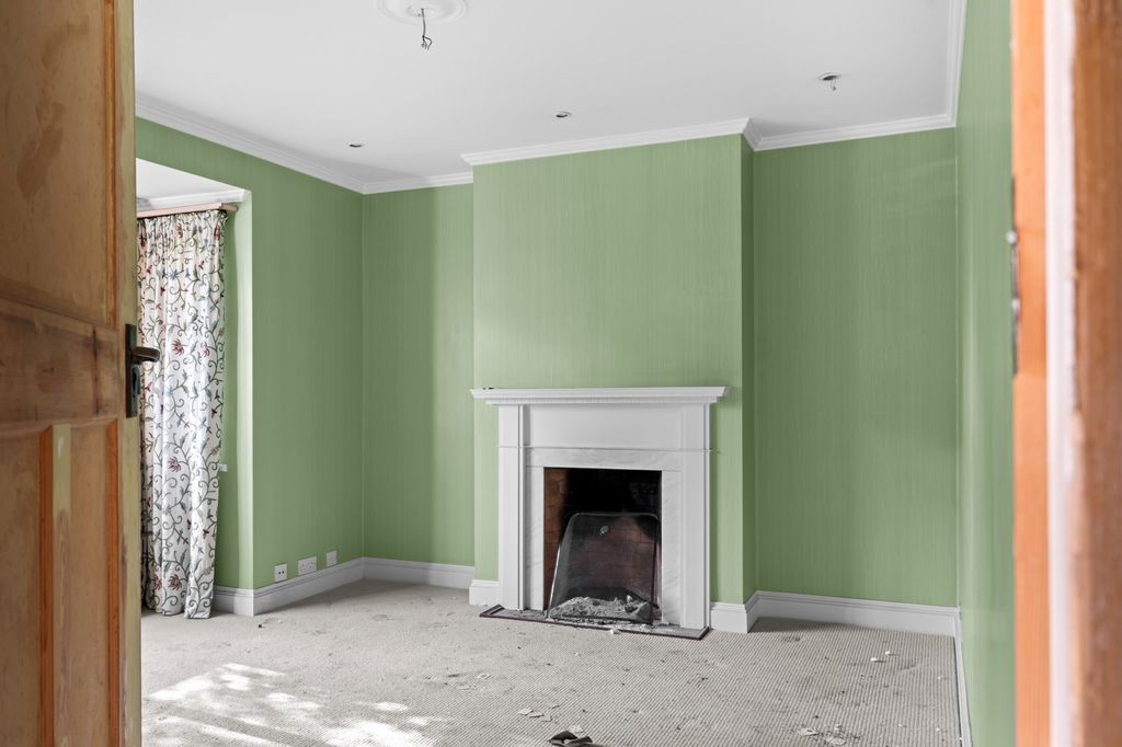 Property photo 2 of 26