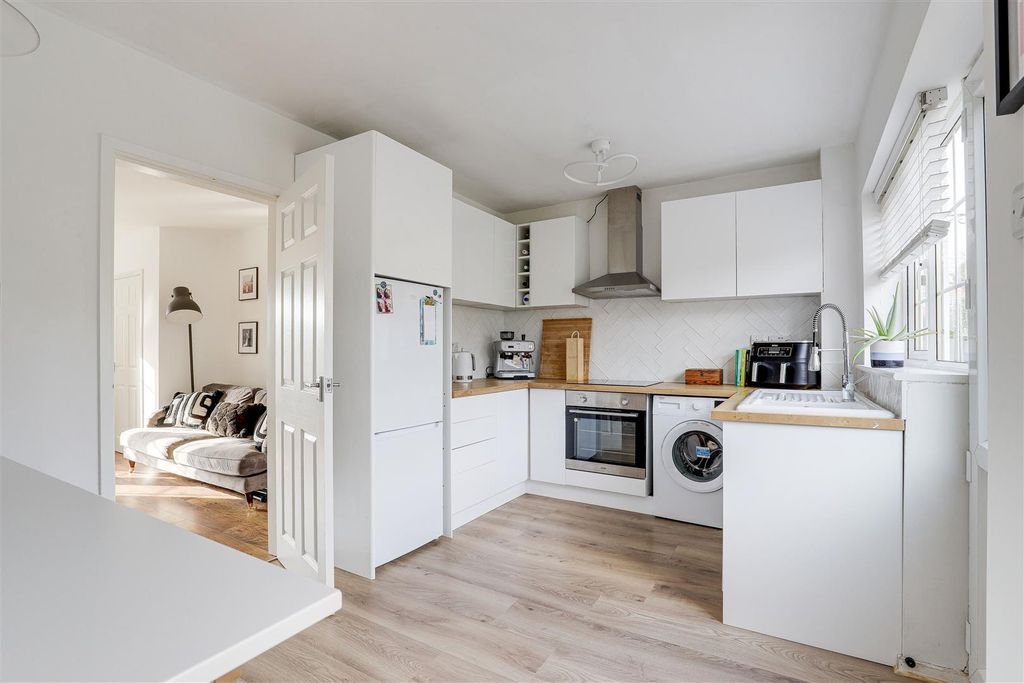 Property photo 2 of 18 9214.Jpg