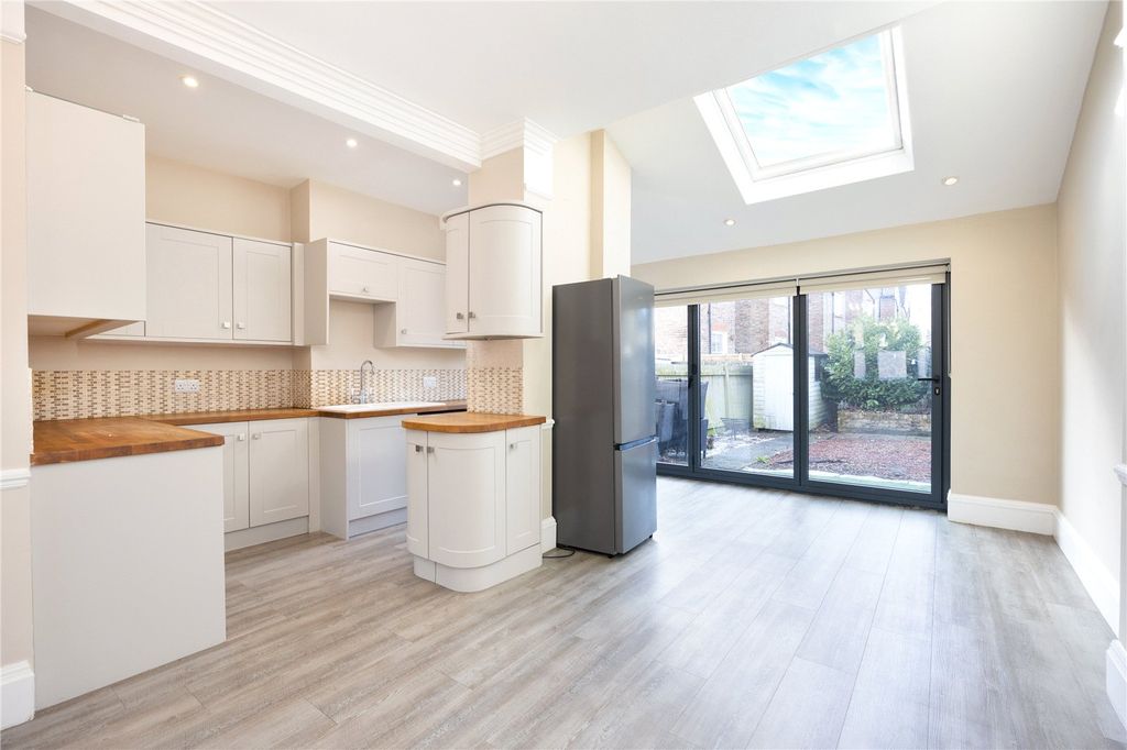 Property photo 2 of 10 Picture No. 22