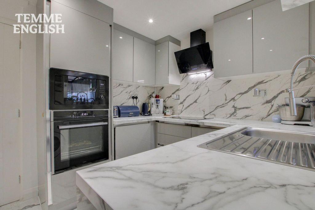 Property photo 2 of 27