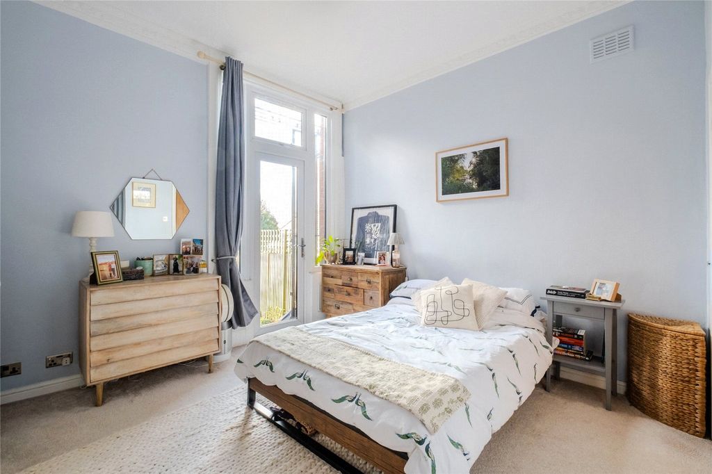 Property photo 3 of 6 Picture No. 12