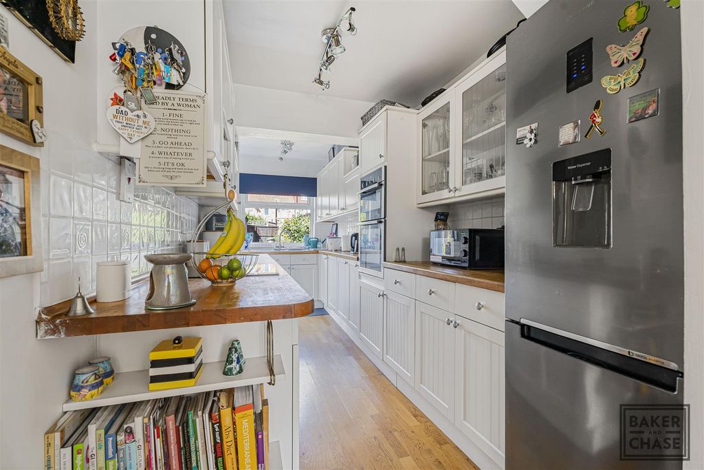Property photo 3 of 29 Kitchen