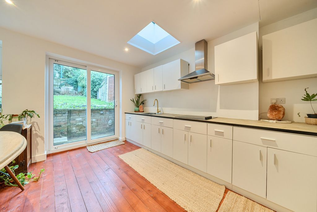 Property photo 2 of 18 Kitchen