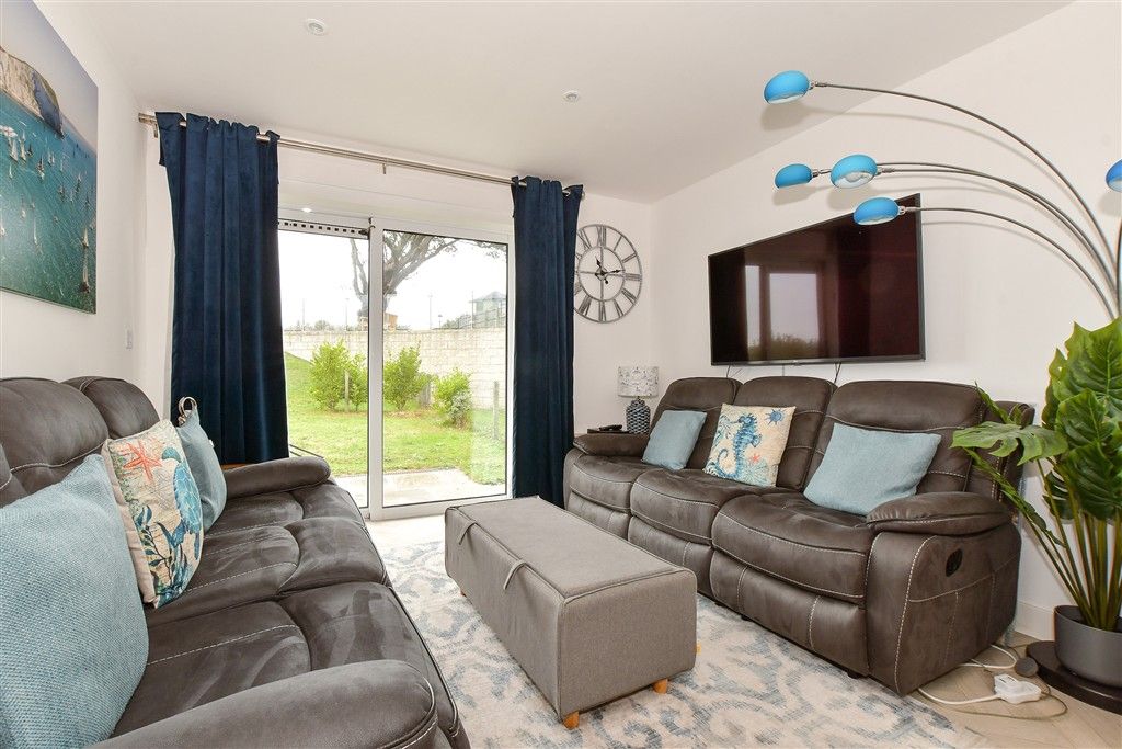 Property photo 1 of 10 Lounge/ Dining Area