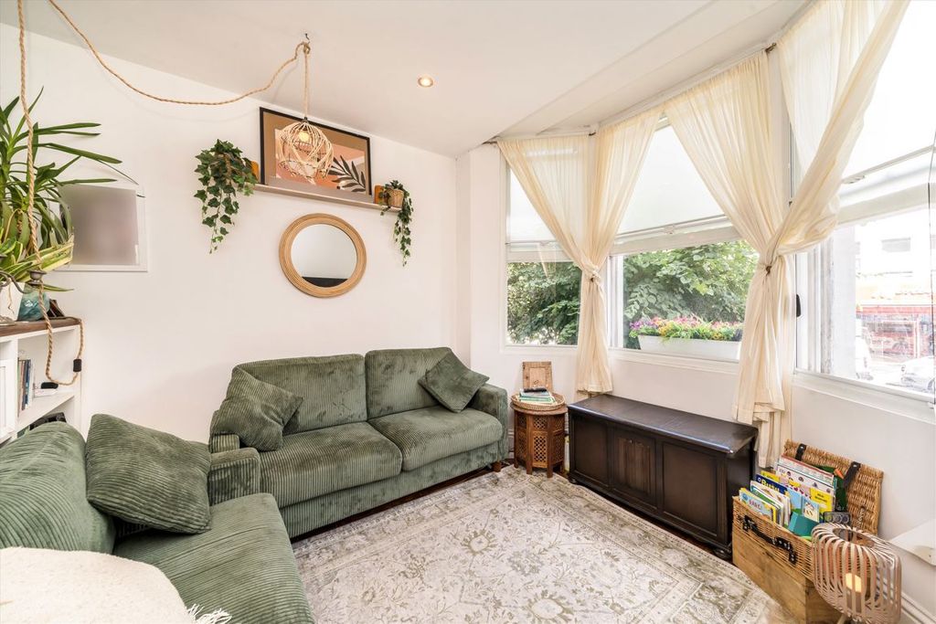 Property photo 2 of 9
