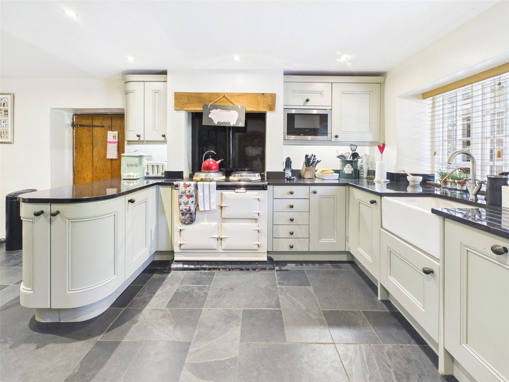 Property photo 3 of 40 Kitchen