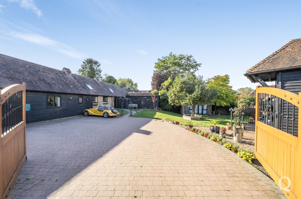 Property photo 2 of 35 961E3F86-d106-4c0...