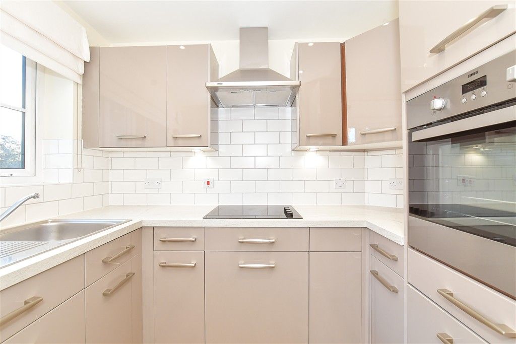 Property photo 2 of 10 Kitchen