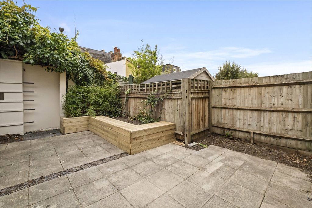 Property photo 3 of 7 Garden