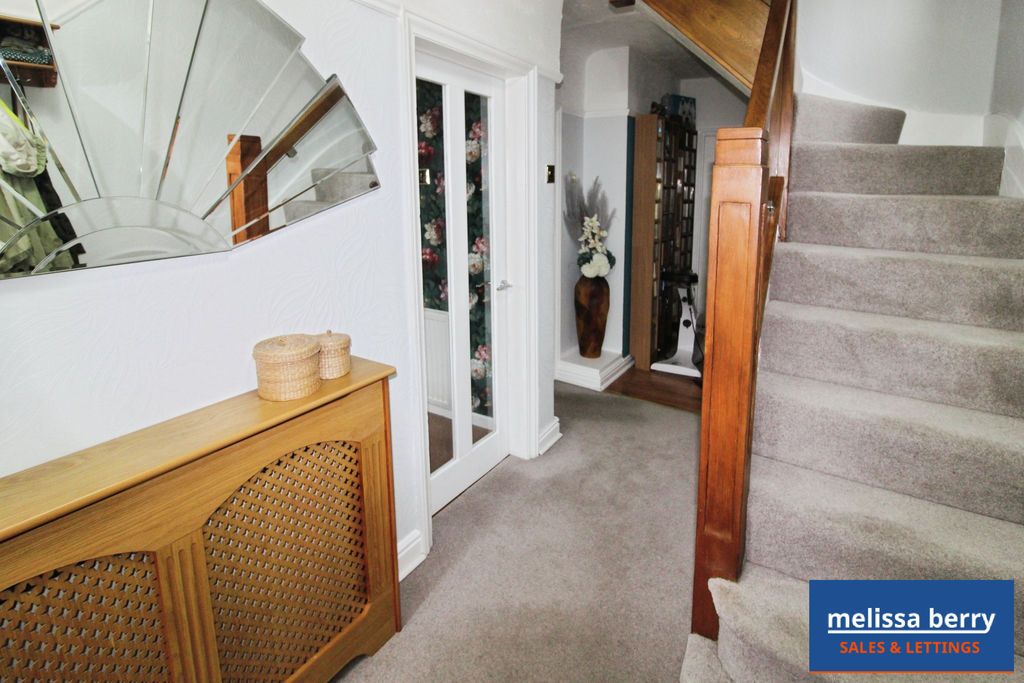 Property photo 3 of 39 Photo 12