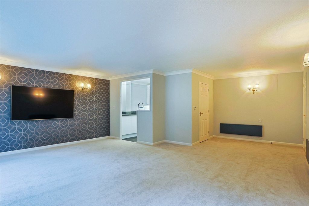 Property photo 2 of 16 Picture No. 14