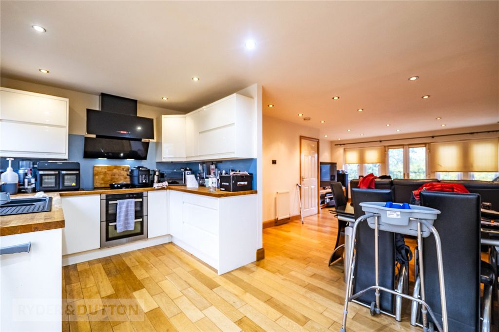 Property photo 3 of 22 Kitchen