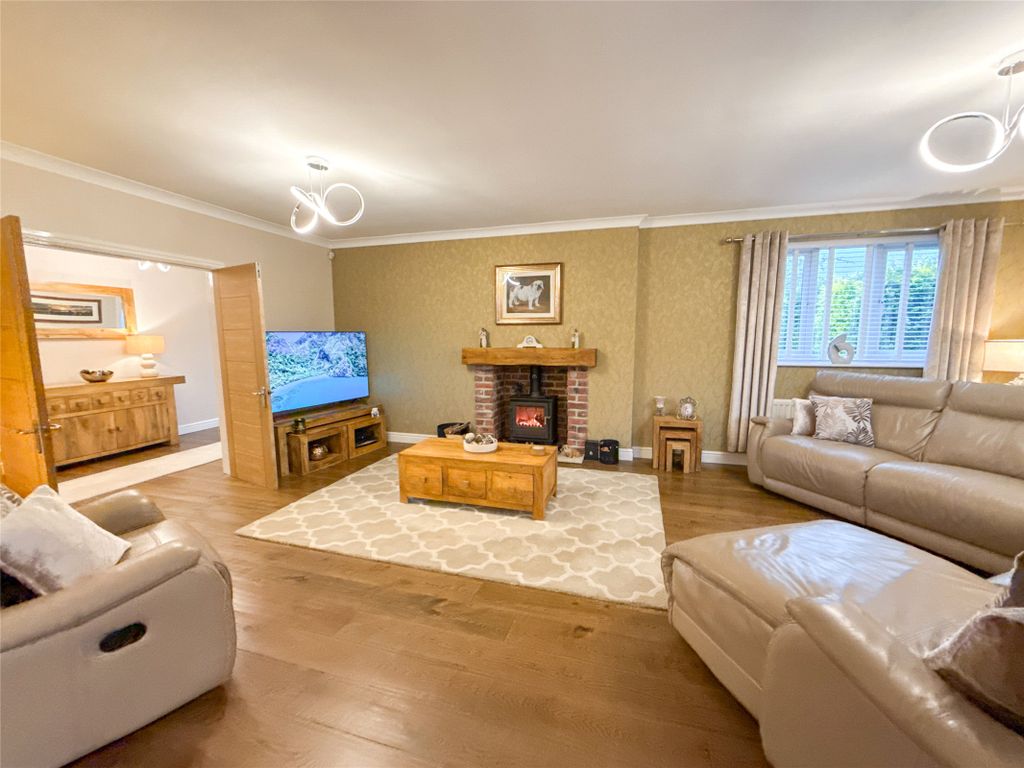 Property photo 3 of 46 Lounge