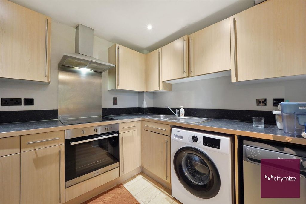 Property photo 3 of 19 Kitchen