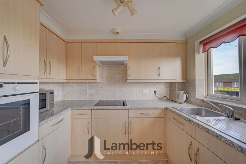 Property photo 3 of 17 Kitchen