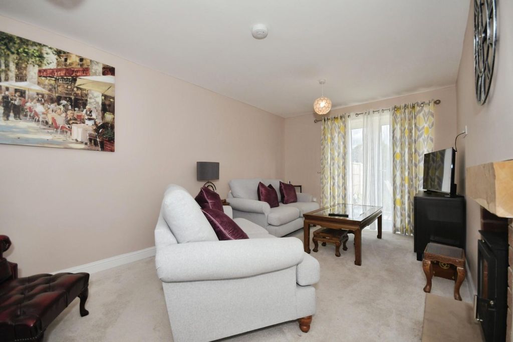 Property photo 2 of 14 Lounge Diner 01.Jpg