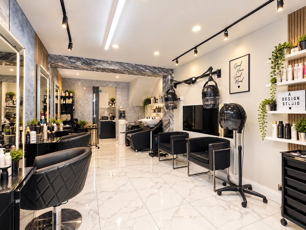 Property photo 2 of 5 Hair Salon Springfield Rd Harrow  (8)