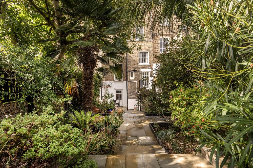 Property photo 2 of 26 Garden