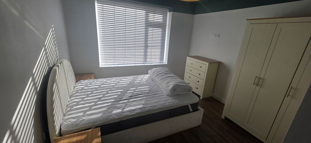 Property photo 1 of 12 Bedroom 1