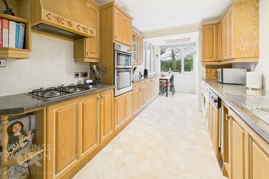 Property photo 3 of 25