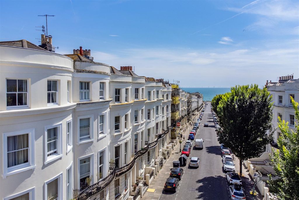 Property photo 1 of 8 Exterior