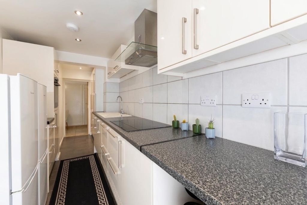 Property photo 3 of 15 Kitchen 3.Jpg