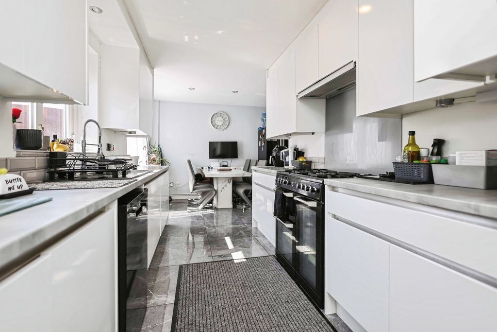 Property photo 3 of 23 Pbox-Img.Jpg