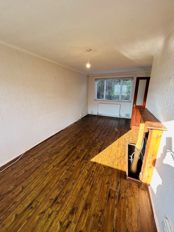 Property photo 3 of 12 Lounge