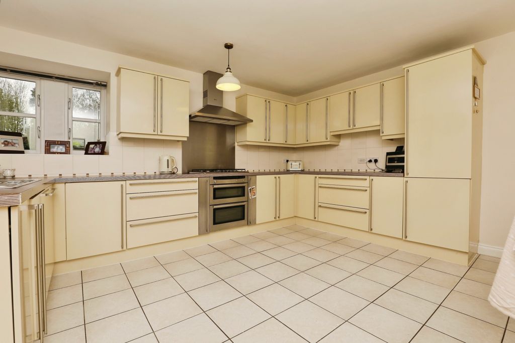 Property photo 1 of 20 Kitchen