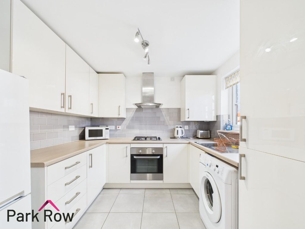 Property photo 2 of 21 Kitchen