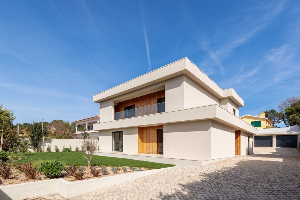 Property photo 2 of 41