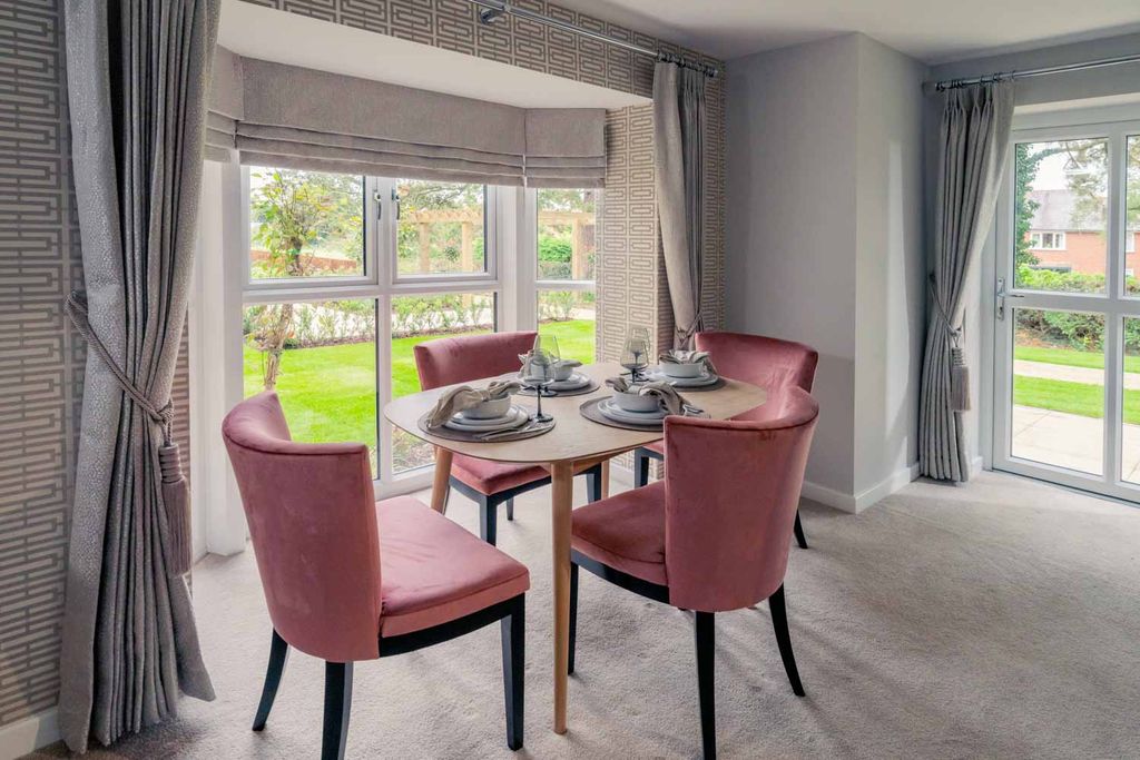 Property photo 2 of 20 Lounge With Bay Windows